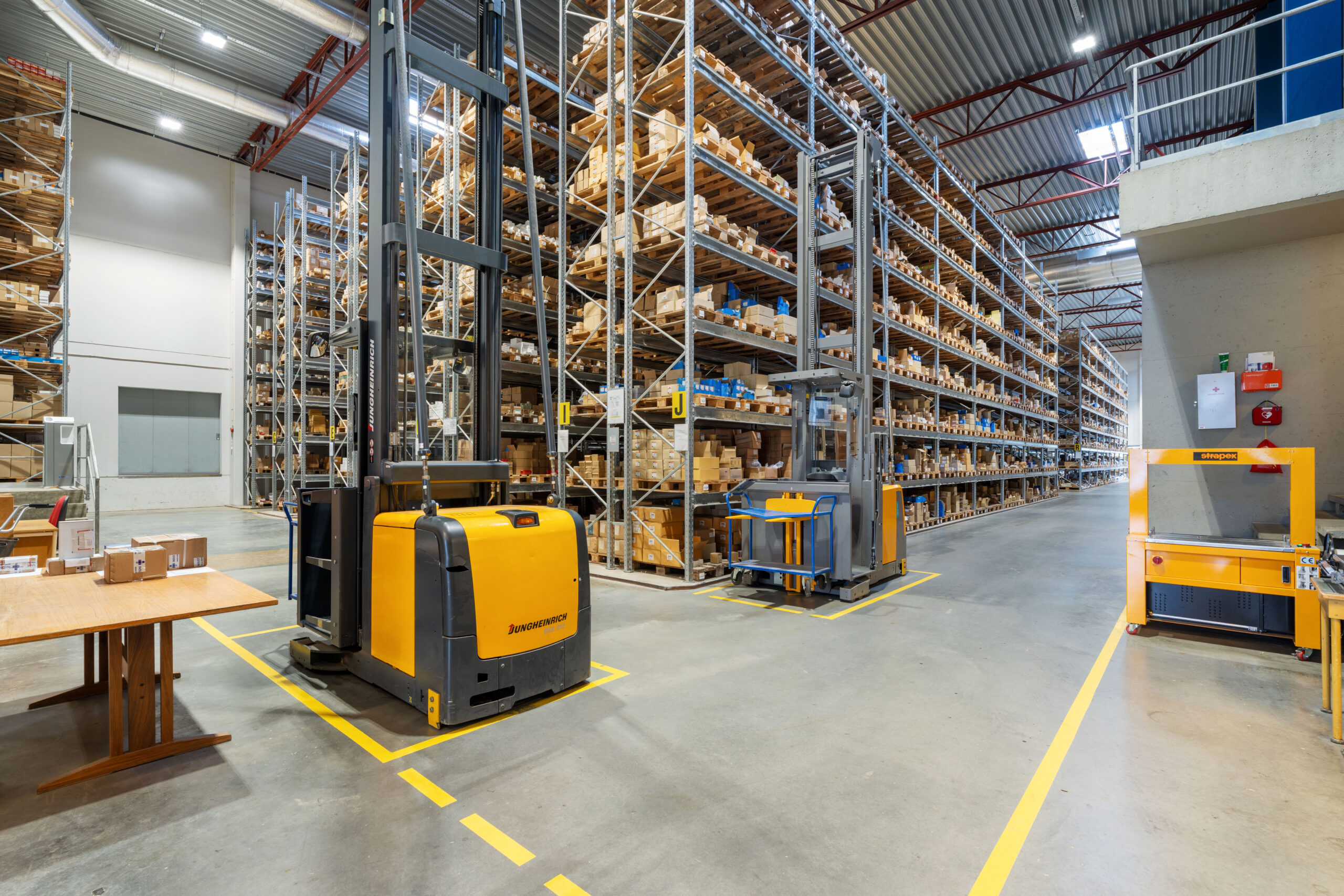 How to specify fasteners correctly: size, thread, length, material, coating, standard, strength